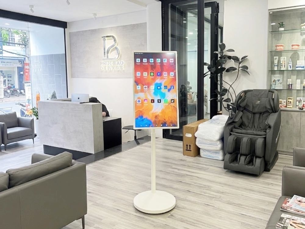 màn hình di động 32inch cho Nha Khoa dùng để tư vấn khách hàng