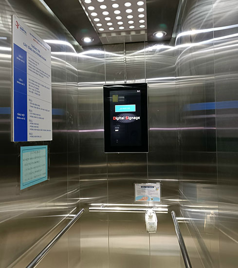 màn hình quảng cáo LCD trong thang máy
