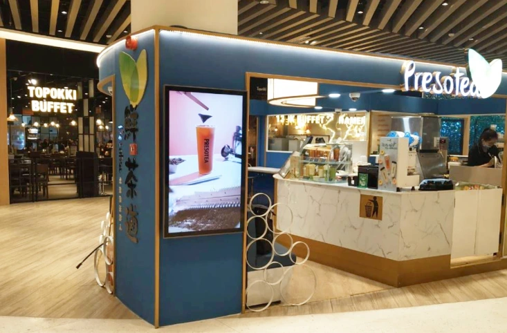 Màn hình quảng cáo LCD 43inch treo tường dùng cho quán trà sữa Preso
