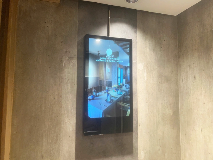 màn hình quảng cáo LCD 22inch treo thang máy
