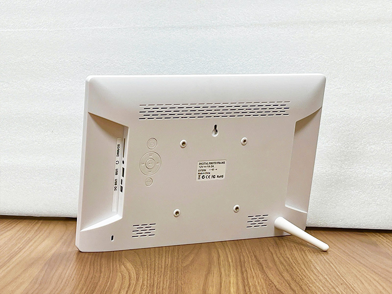 màn hình quảng cáo để bàn 15.6inch 3
