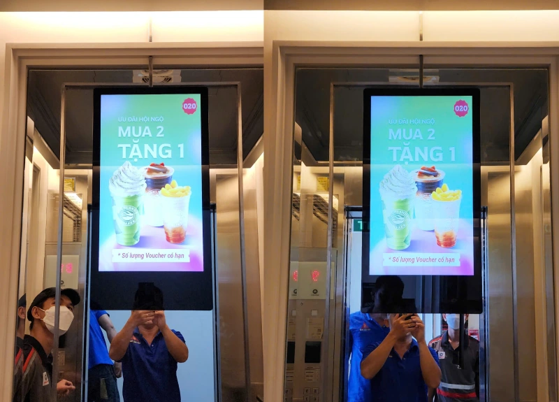 màn hình quảng cáo LCD 22inch treo trong thang máy