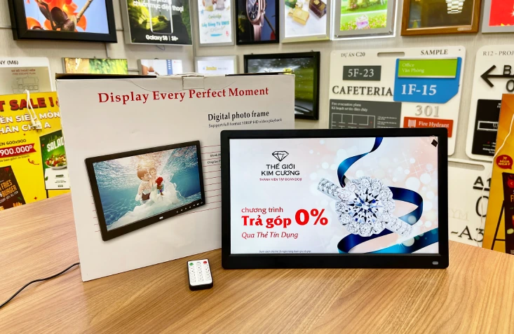 màn hình quảng cáo LCD 17 inches để bàn