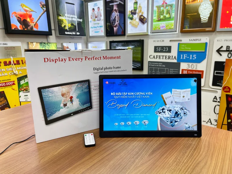 màn hình quảng cáo LCD 17 inches