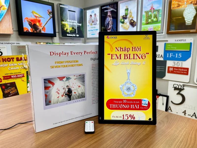 màn hình quảng cáo LCD 17 inches