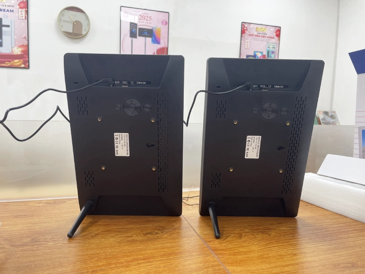 màn hình quảng cáo LCD 13inch để bàn