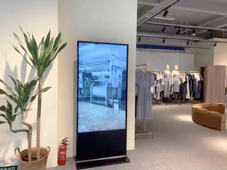 màn hình quảng cáo LCD 55inch chân đứng