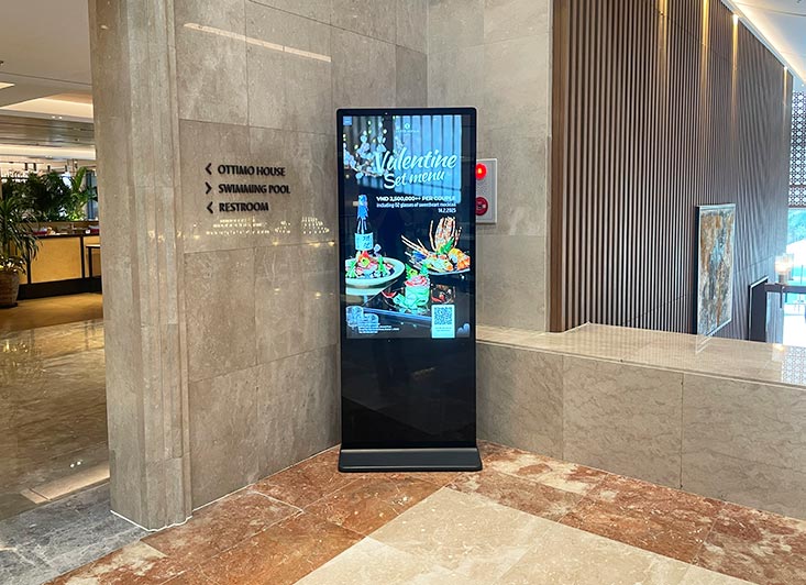 màn hình quảng cáo LCD 55inch chân đứng cho nhà hàng khách sạn