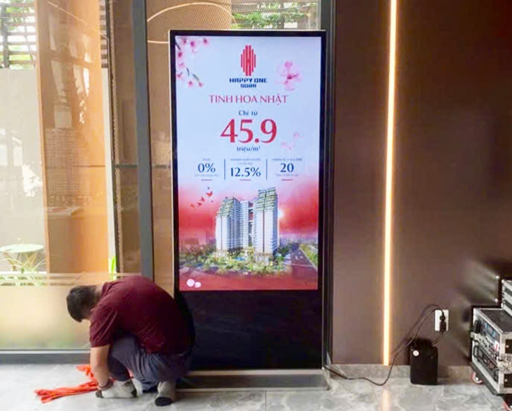 Màn hình quảng cáo LCD 55inch chân đứng cho ngành Bất động sản