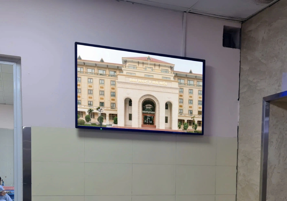 Màn hình quảng cáo LCD 55inch treo tường cho Đại học Y Hà Nội