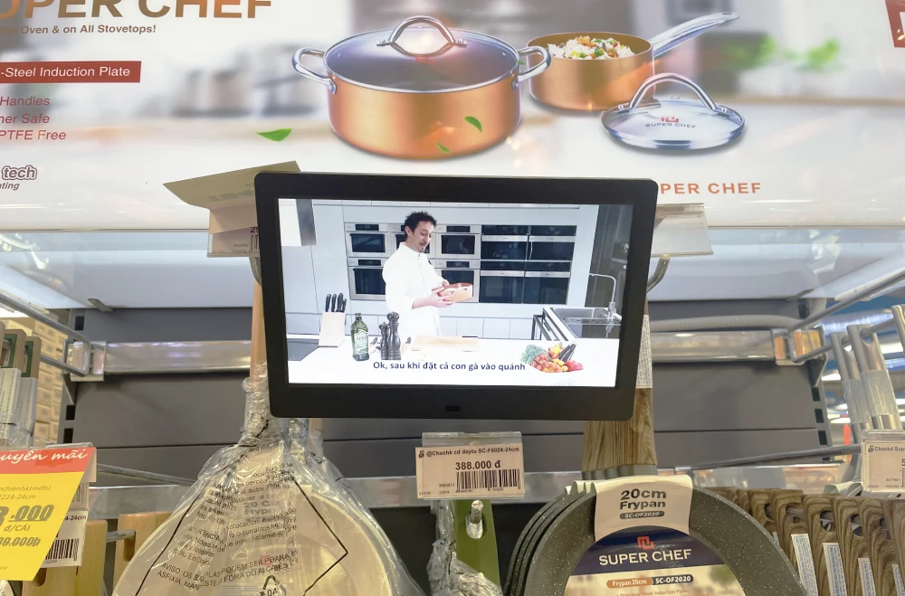Màn hình quảng cáo LCD 17inch treo quầy tủ siêu thị để thu hút khách hàng