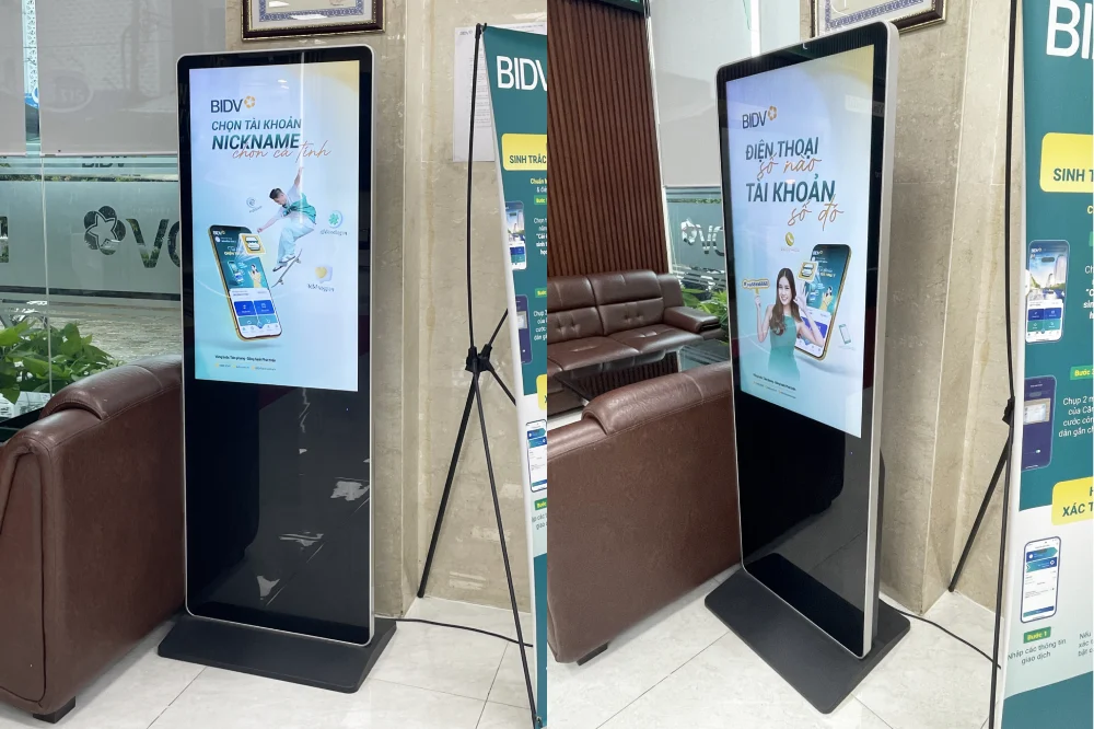 Màn hình quảng cáo LCD 43inch chân đứng tại Ngân hàng BIDV chiếu hình ảnh