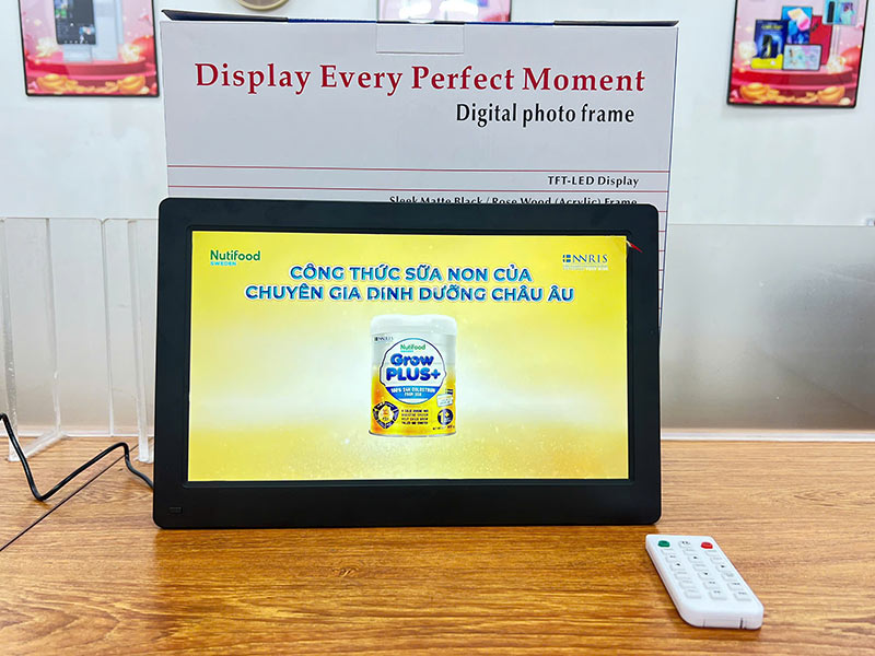 Màn Hình Quảng Cáo LCD Để Bàn 13"