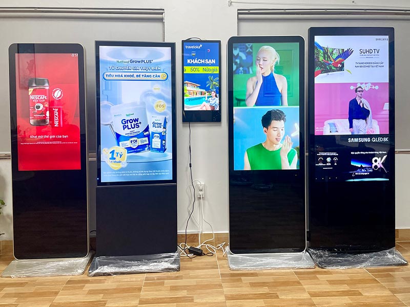 Màn Hình Quảng Cáo LCD Chân Đứng 43"