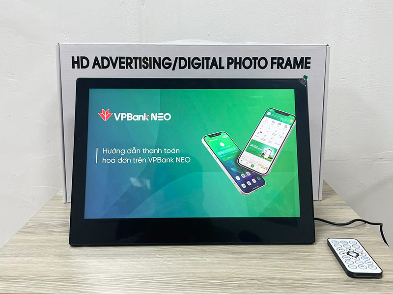 Màn Hình Quảng Cáo LCD Để Bàn 13"